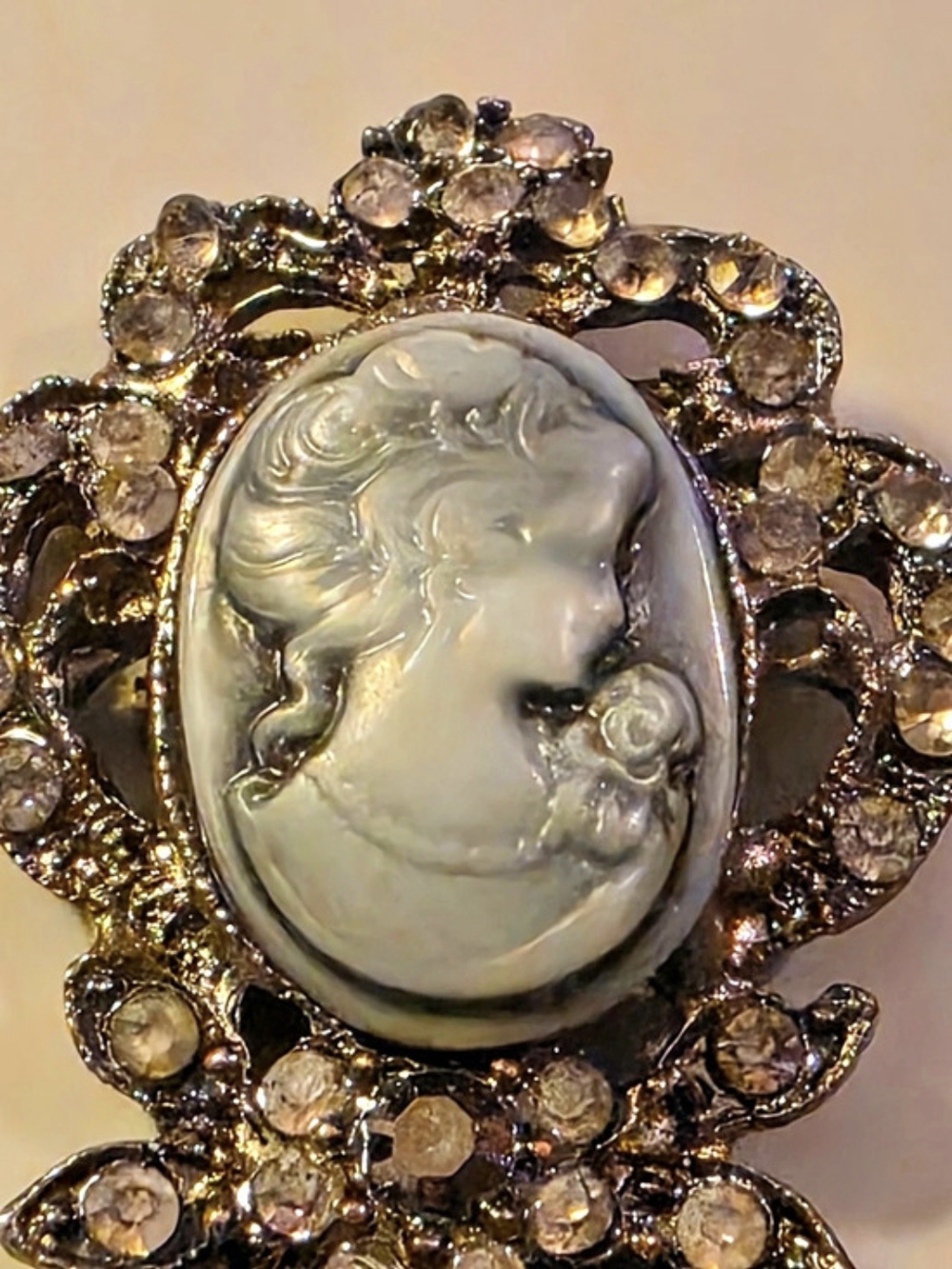 Cameo Floral Rhinestone Brooch - Picture 3 of 8